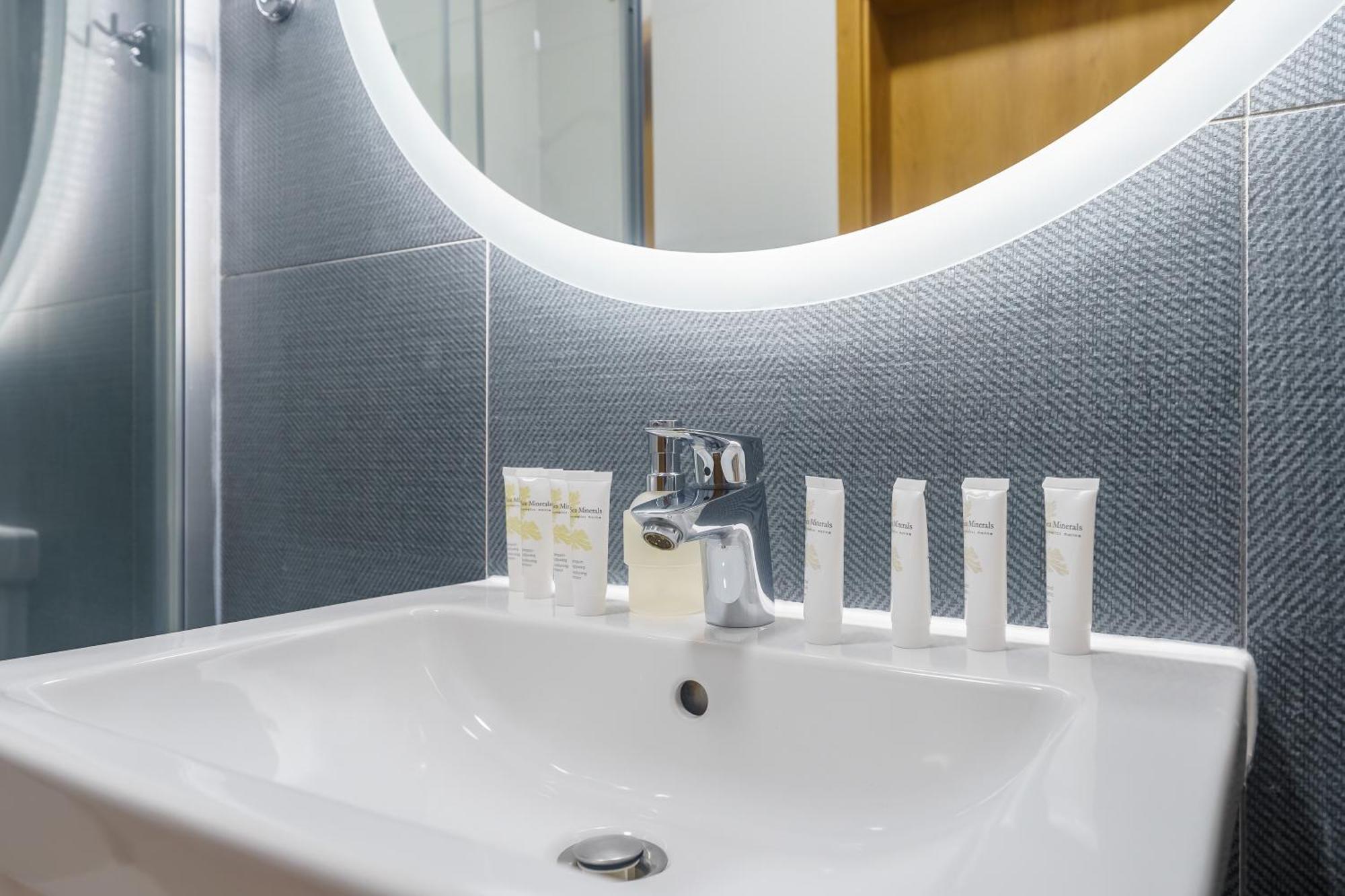 Aquamarina Prima Deluxe Studios With Sea View By Noclegi Renters เมียนซิดดรอแย ภายนอก รูปภาพ