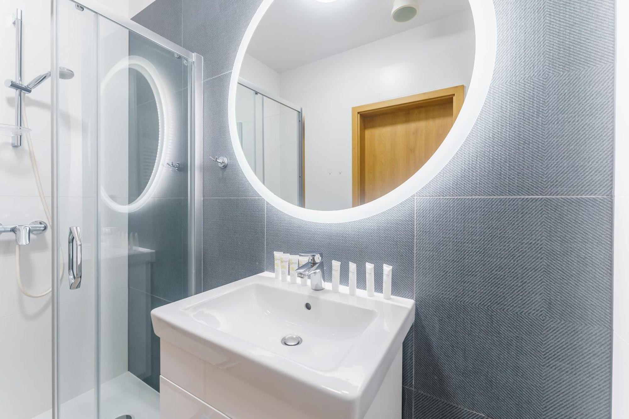 Aquamarina Prima Deluxe Studios With Sea View By Noclegi Renters เมียนซิดดรอแย ภายนอก รูปภาพ